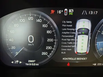VOLVO XC40 T2 Core ACC BLIS Kamera LED WinterPaket