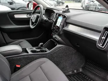 VOLVO XC40 Inscription Expression Recharge Plug-In Hyb