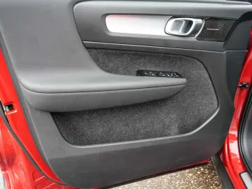 VOLVO XC40 Inscription Expression Recharge Plug-In Hyb