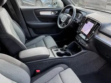 VOLVO XC40 Core 2WD Navi Digitales Cockpit Soundsystem