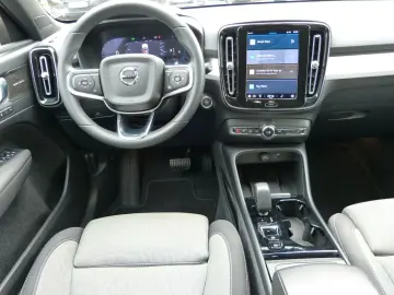 VOLVO XC40 B3 Plus Dark ACC BLIS AHK