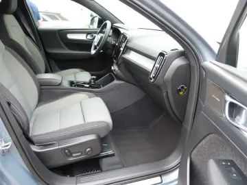 VOLVO XC40 B3 Plus Dark ACC BLIS AHK