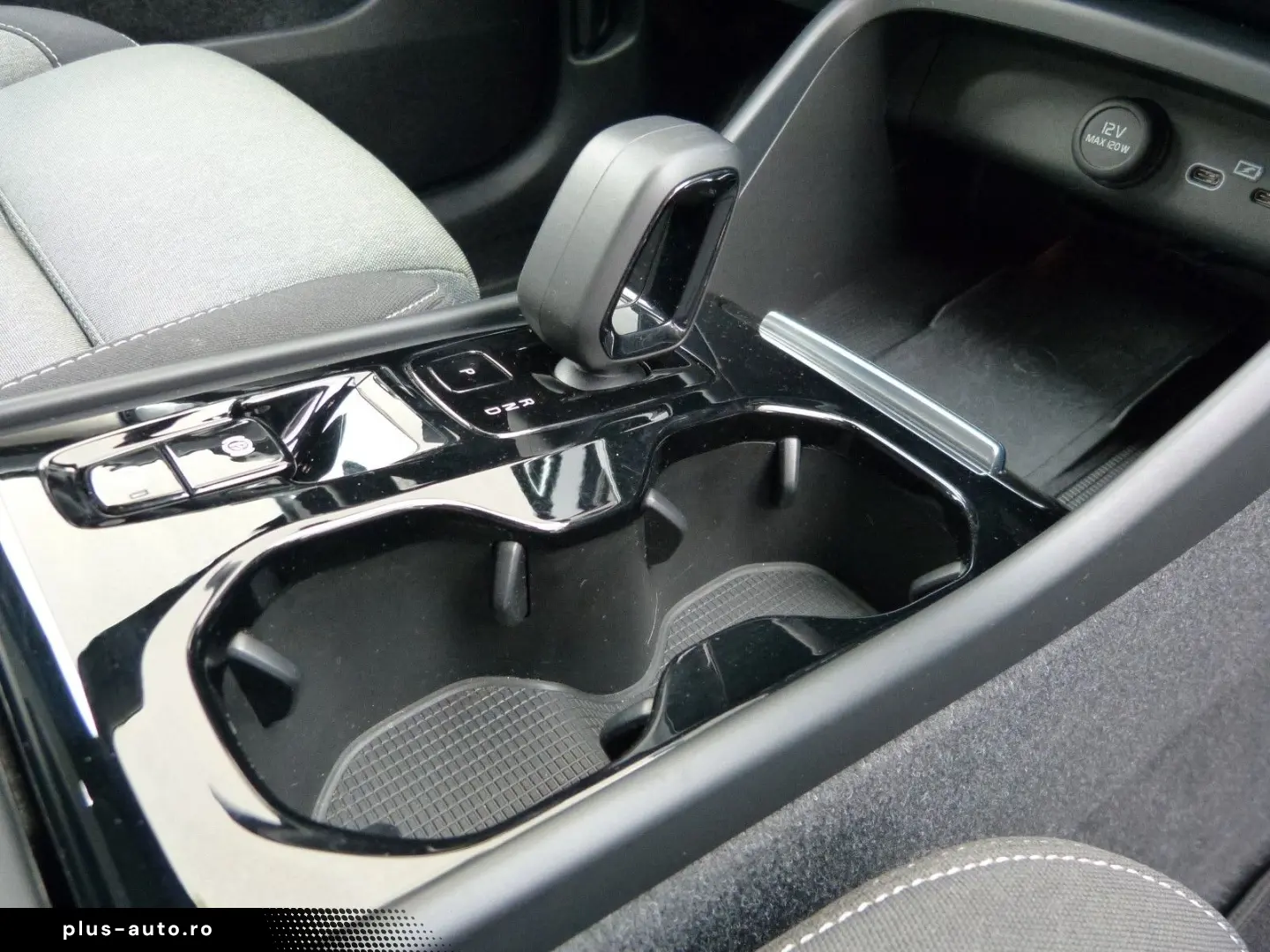 VOLVO XC40 B3 Plus Dark ACC BLIS AHK