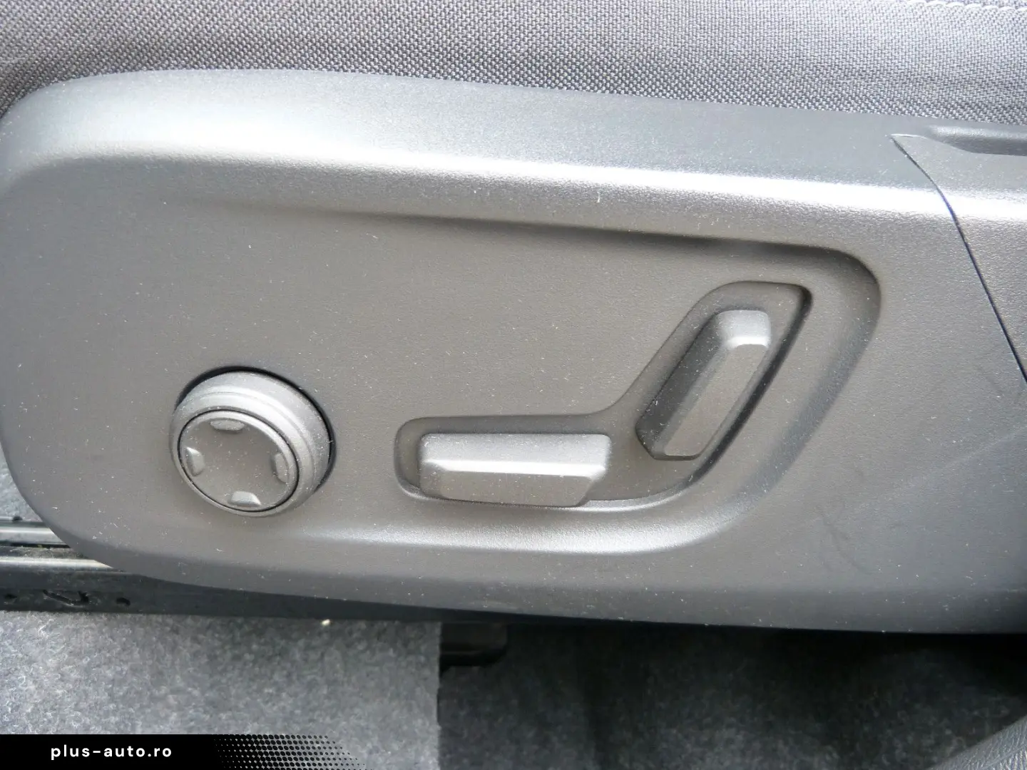 VOLVO XC40 B3 Plus Dark ACC BLIS AHK
