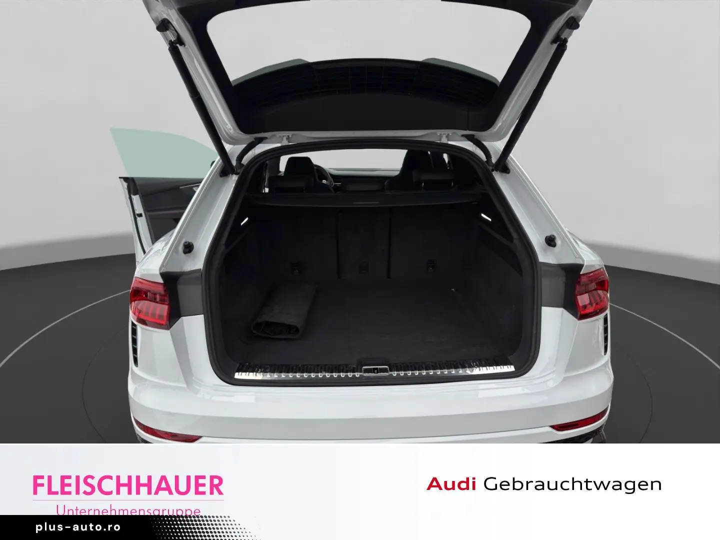 AUDI RSQ8 AHK schwenk TopView Headup Matrix Pano Spor