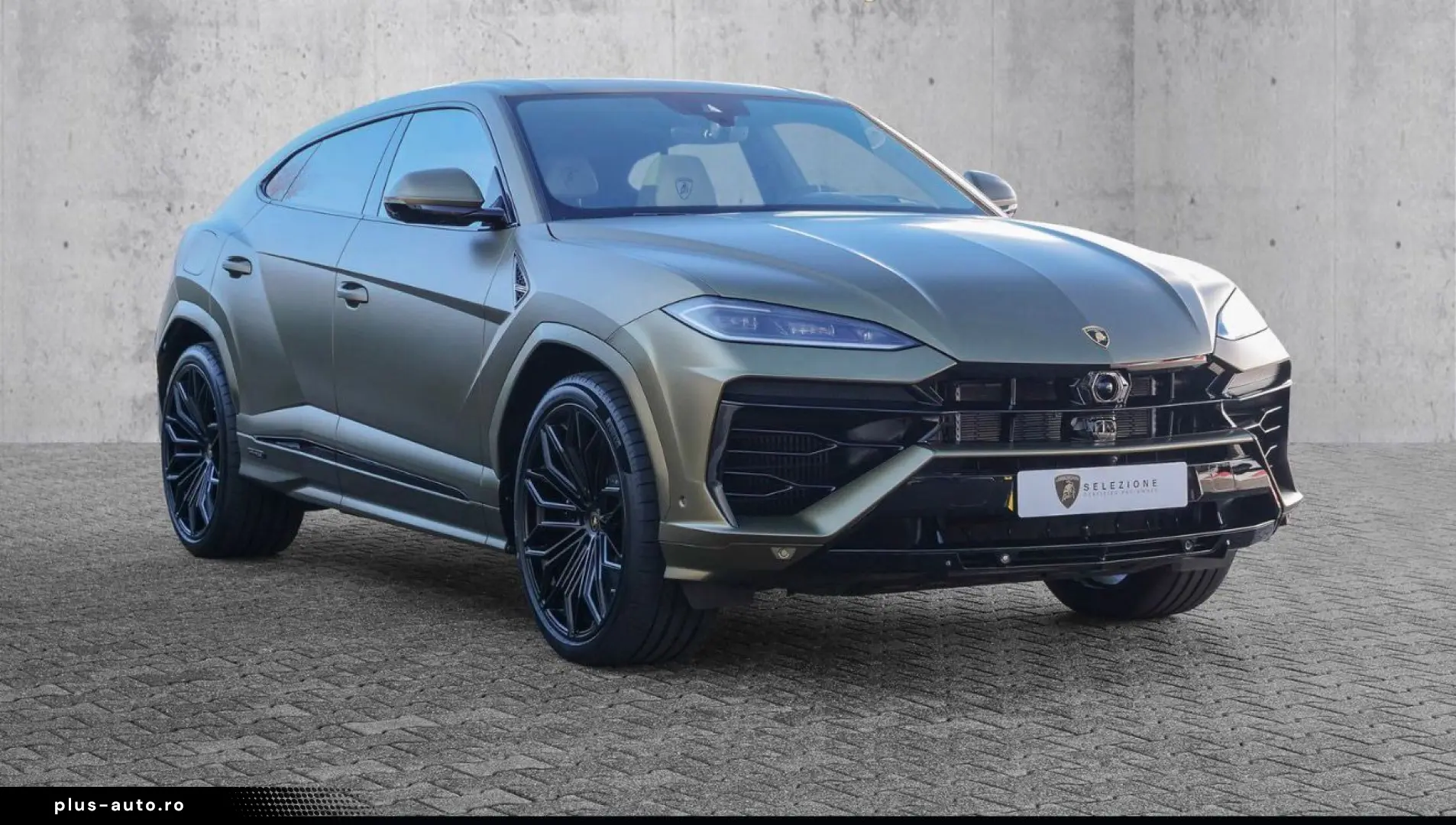Lamborghini Urus SE   AdPersonam I Carbon