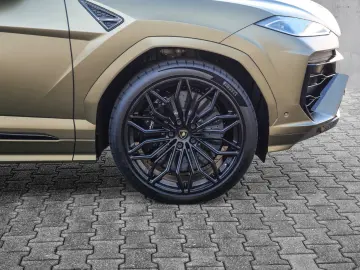 Lamborghini Urus SE   AdPersonam I Carbon