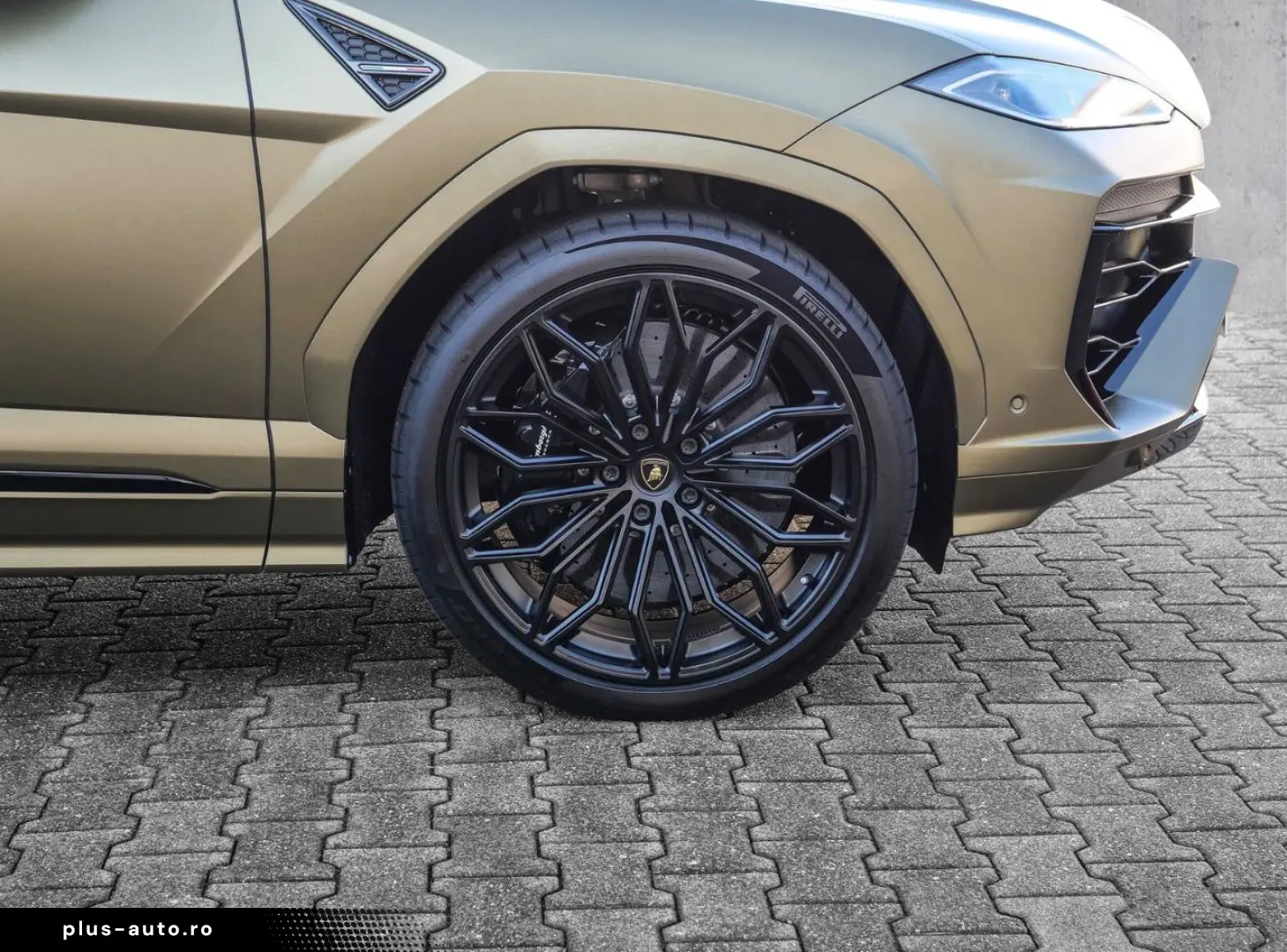 Lamborghini Urus SE   AdPersonam I Carbon