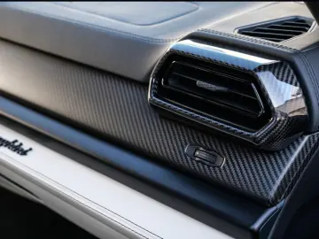 Lamborghini Urus SE   AdPersonam I Carbon