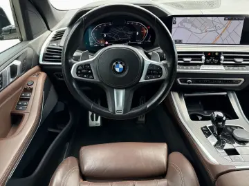 BMW X5 xDr30d MSp SoftClose AuxHeat DAProf Sunroof Keyless