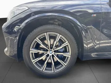 BMW X5 xDr30d MSp SoftClose AuxHeat DAProf Sunroof Keyless