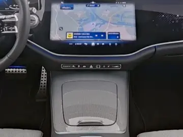 Mercedes-Benz E 400 e 4M AMG SUPERSCREEN-AIRMATIC