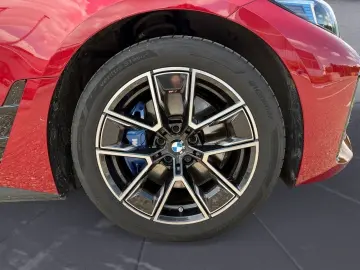 BMW i4 xDrive40 M Sportpaket Navi Tempom.aktiv Head