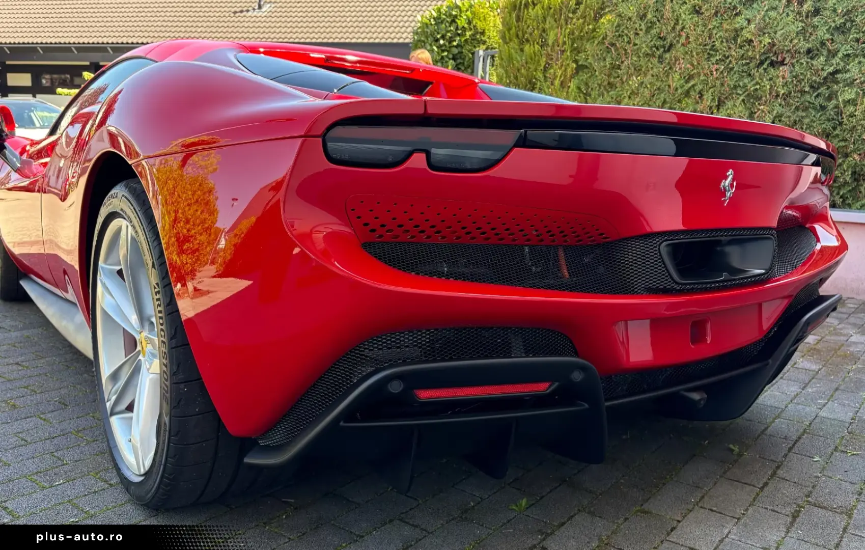 Ferrari 296 GTS Rosso Corsa Lift LED Carbon Racingsitze