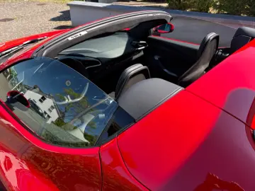 Ferrari 296 GTS Rosso Corsa Lift LED Carbon Racingsitze