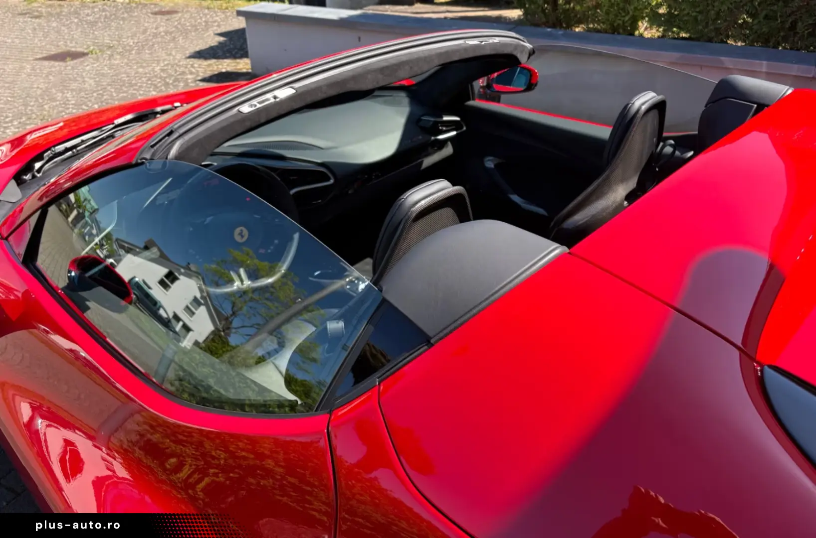 Ferrari 296 GTS Rosso Corsa Lift LED Carbon Racingsitze