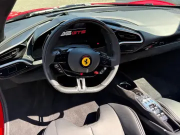 Ferrari 296 GTS Rosso Corsa Lift LED Carbon Racingsitze