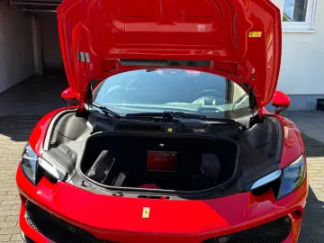 Ferrari 296 GTS Rosso Corsa Lift LED Carbon Racingsitze