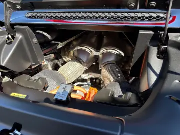 Ferrari 296 GTS Rosso Corsa Lift LED Carbon Racingsitze