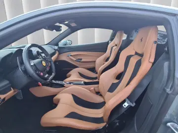 FERRARI F8 Tributo   Racing Seats   Carbon   Lift