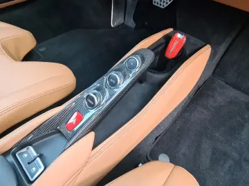 FERRARI F8 Tributo   Racing Seats   Carbon   Lift