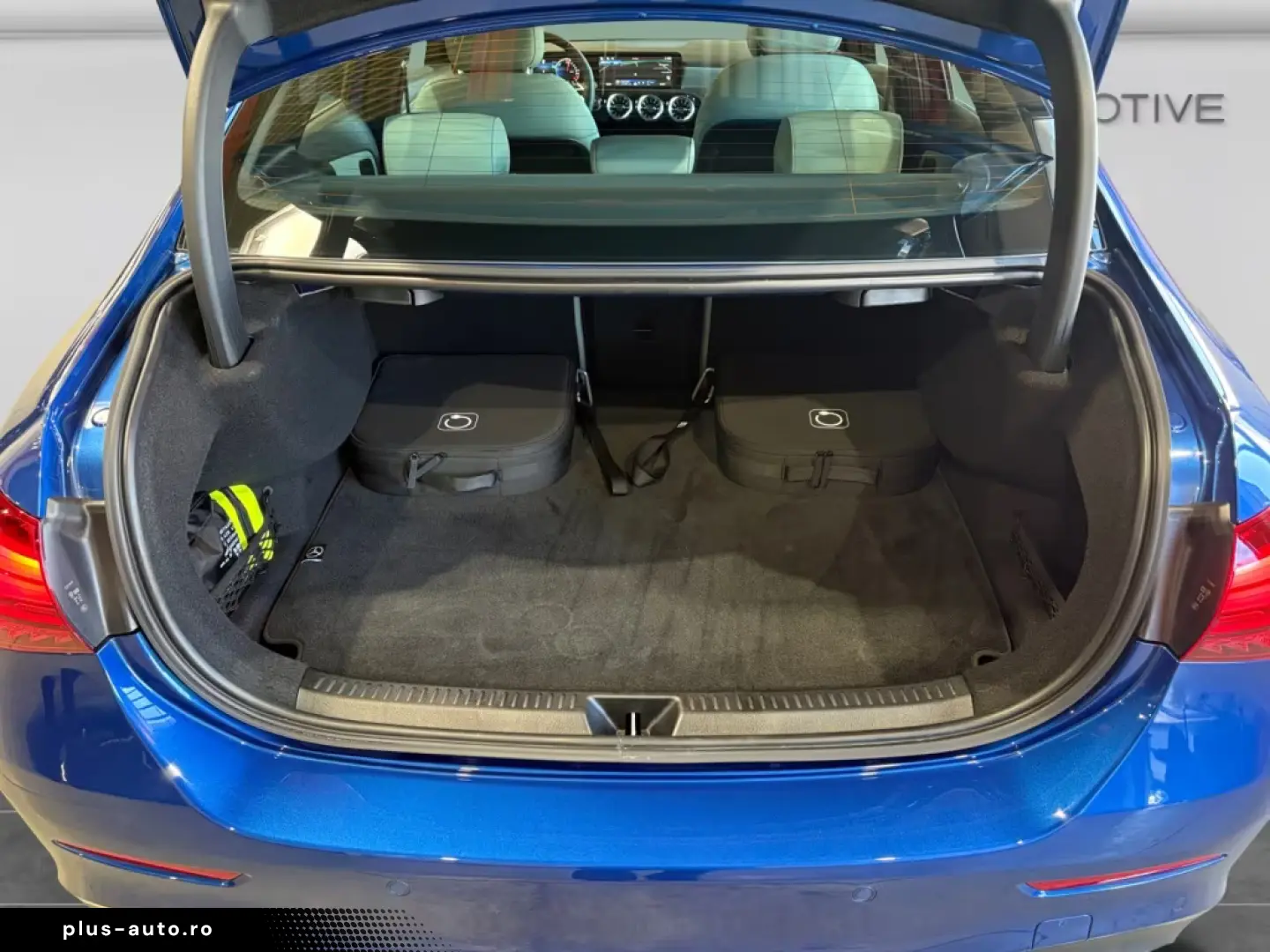 Mercedes-Benz A 250 e Lim AMG PANO DISTR MEMO