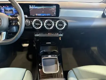 Mercedes-Benz A 250 e Lim AMG PANO DISTR MEMO