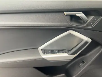 AUDI Q3 35 TFSI advanced S tronic Navi