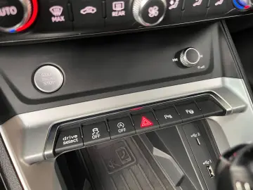 AUDI Q3 40 TFSI quattro Advanced