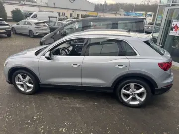 AUDI Q3 40 TFSI quattro Advanced