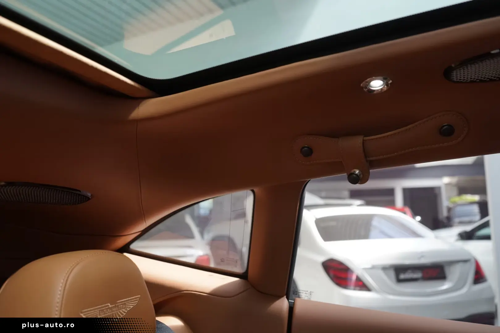 Aston Martin DBX 707   Carbonpaket   Copper Bronze