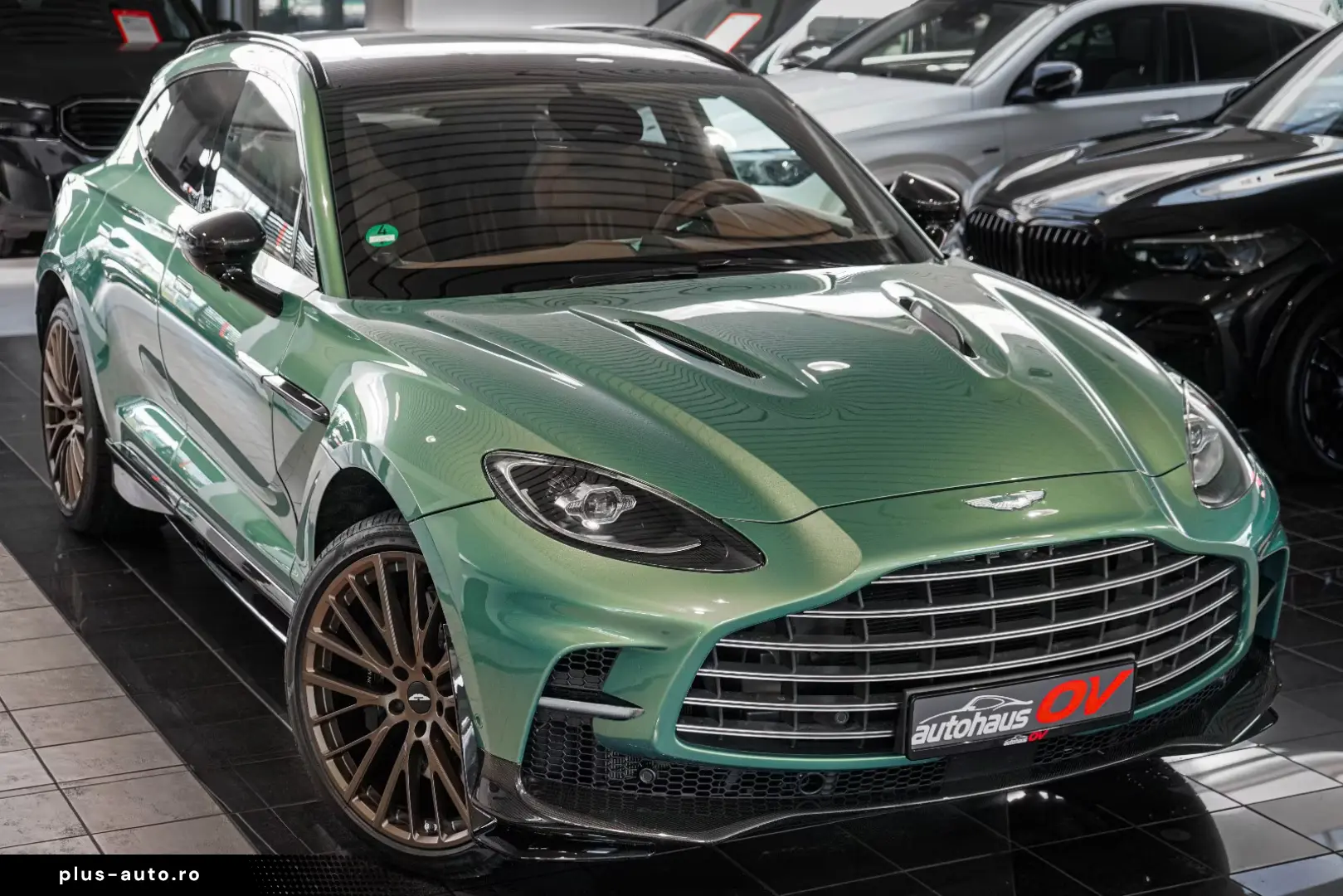 Aston Martin DBX 707   Carbonpaket   Copper Bronze