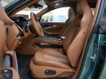 Aston Martin DBX 707   Carbonpaket   Copper Bronze