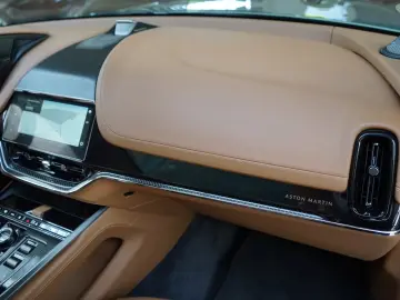 Aston Martin DBX 707   Carbonpaket   Copper Bronze