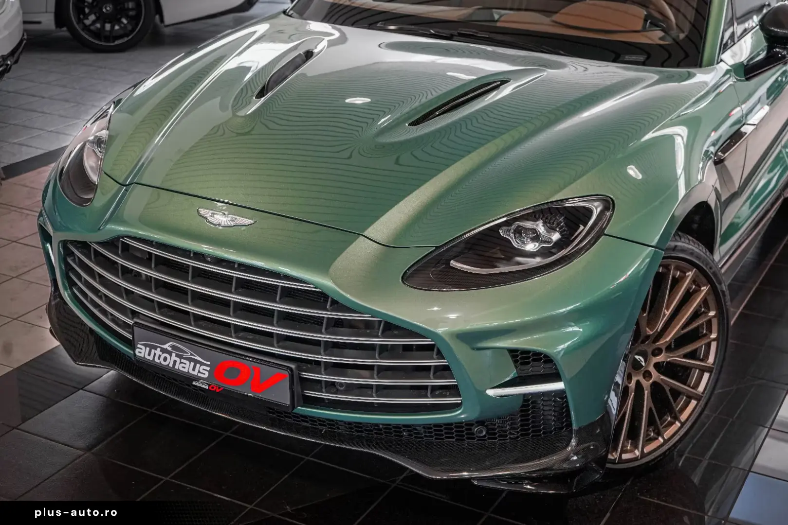 Aston Martin DBX 707   Carbonpaket   Copper Bronze