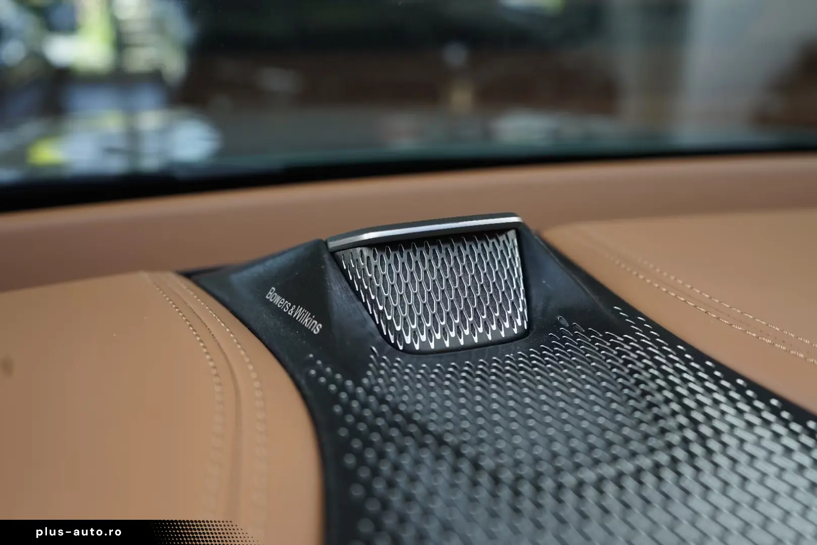 Aston Martin DBX 707   Carbonpaket   Copper Bronze
