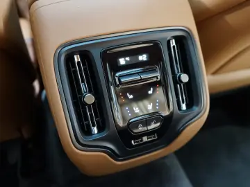 Aston Martin DBX 707   Carbonpaket   Copper Bronze