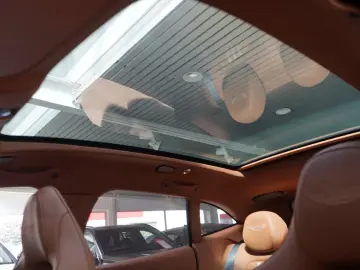 Aston Martin DBX 707   Carbonpaket   Copper Bronze