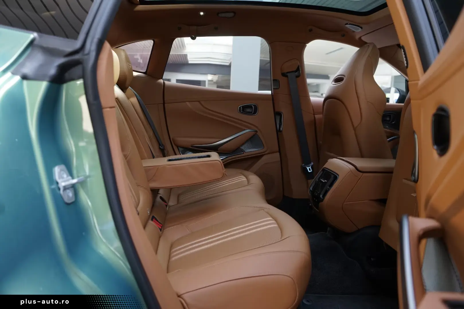 Aston Martin DBX 707   Carbonpaket   Copper Bronze