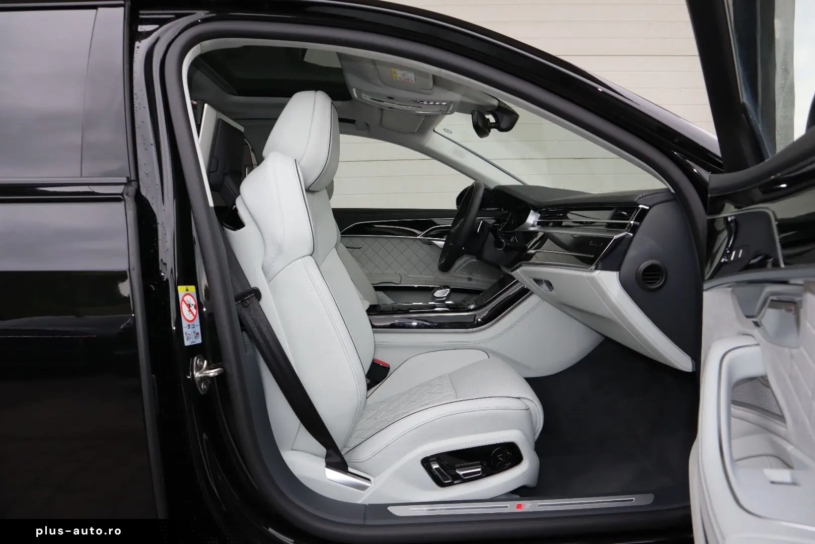 AUDI A8L 60 TFSI e lang EXCLUSIVE BLACK-PAKET B&Oadv.