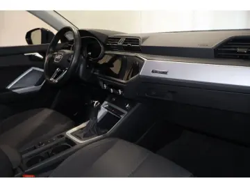AUDI Q3 40 TFSI quattro Advanced