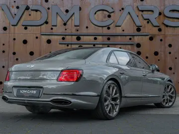 BENTLEY Flying Spur W12 Speed  Mulliner B&O Tour Blackli