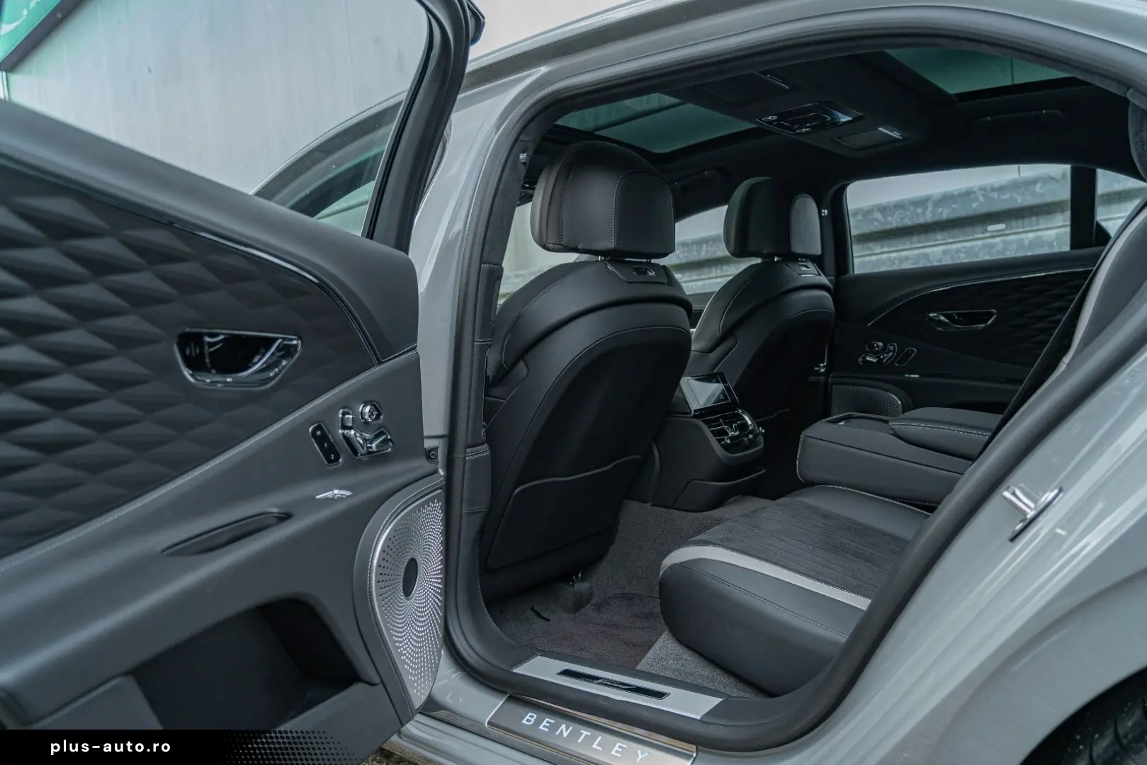 BENTLEY Flying Spur W12 Speed  Mulliner B&O Tour Blackli