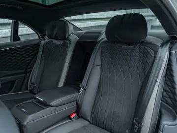BENTLEY Flying Spur W12 Speed  Mulliner B&O Tour Blackli