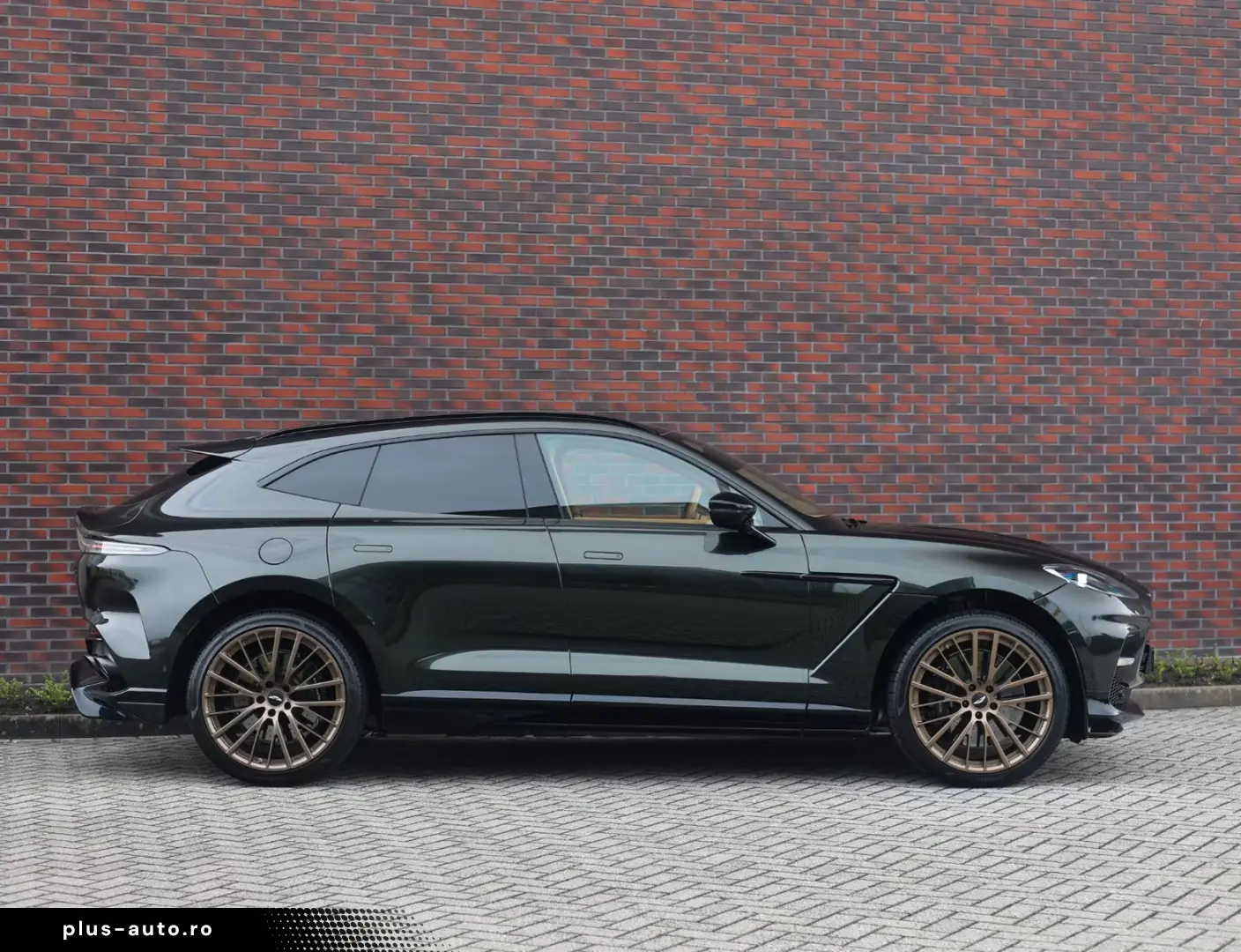 Aston Martin DBX 707   Minotaur Green