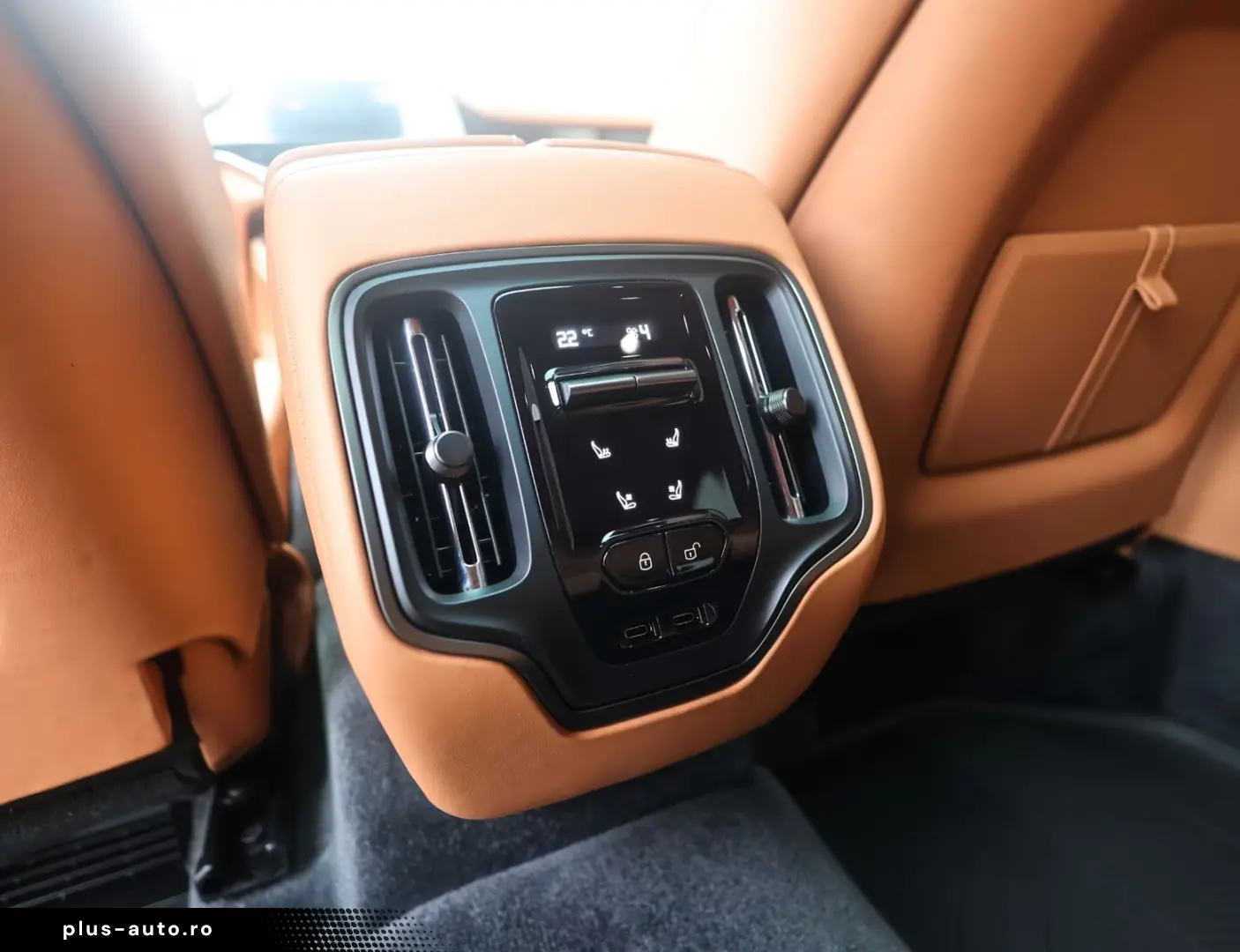Aston Martin DBX 707   Minotaur Green