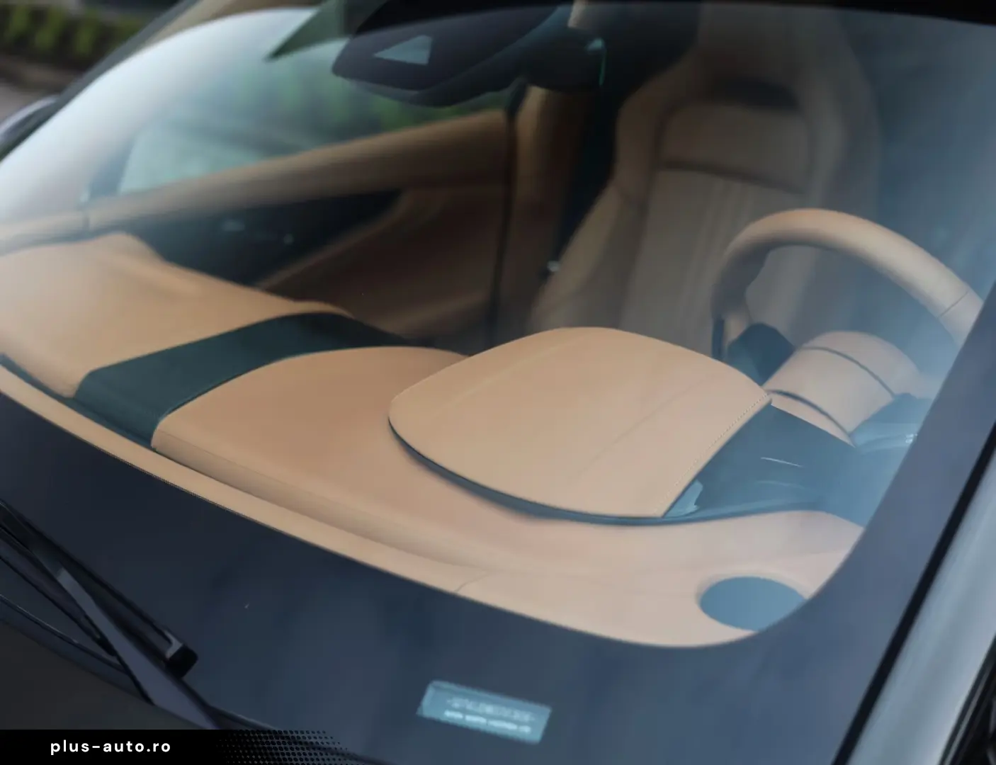 Aston Martin DBX 707   Minotaur Green
