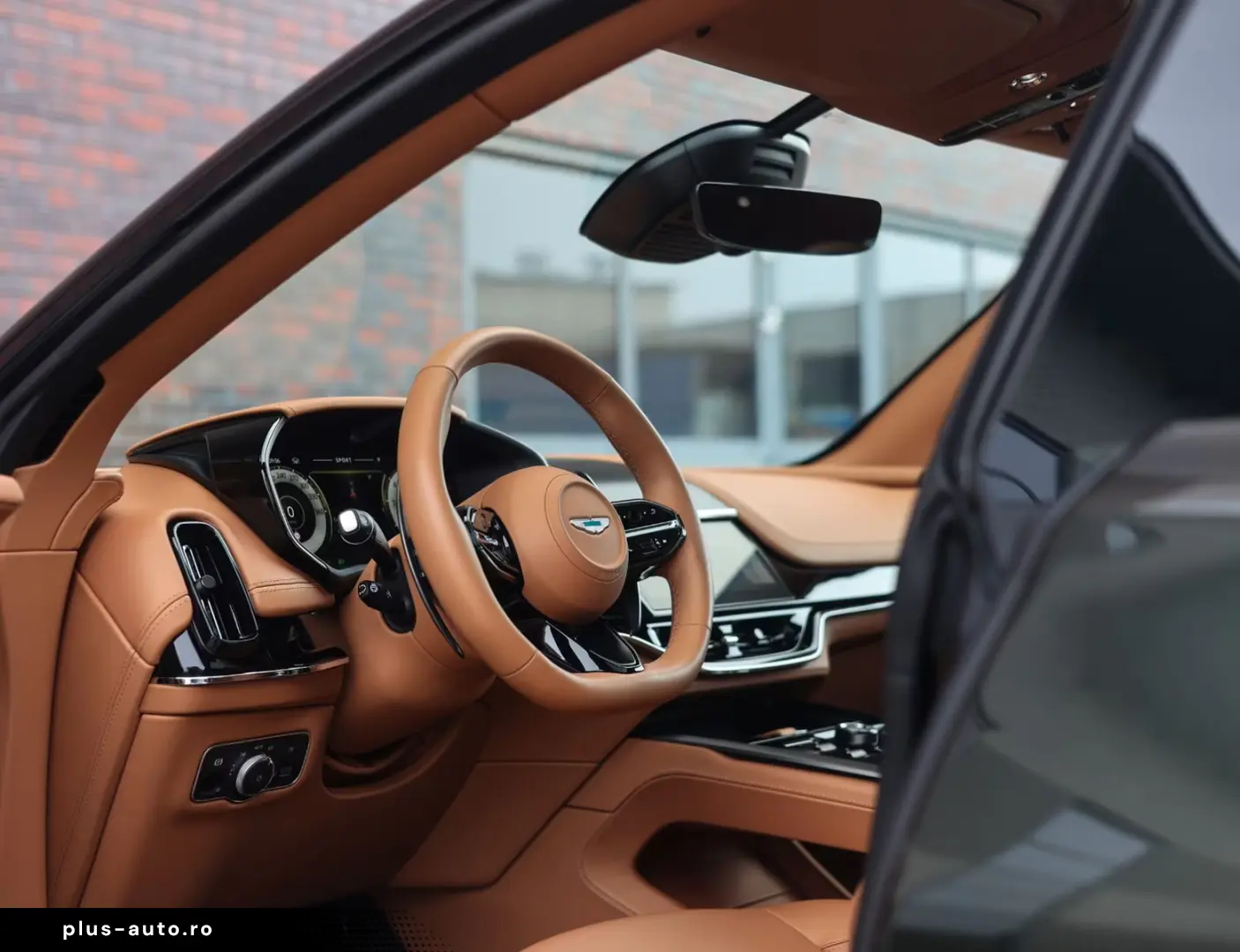 Aston Martin DBX 707   Minotaur Green