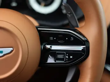 Aston Martin DBX 707   Minotaur Green
