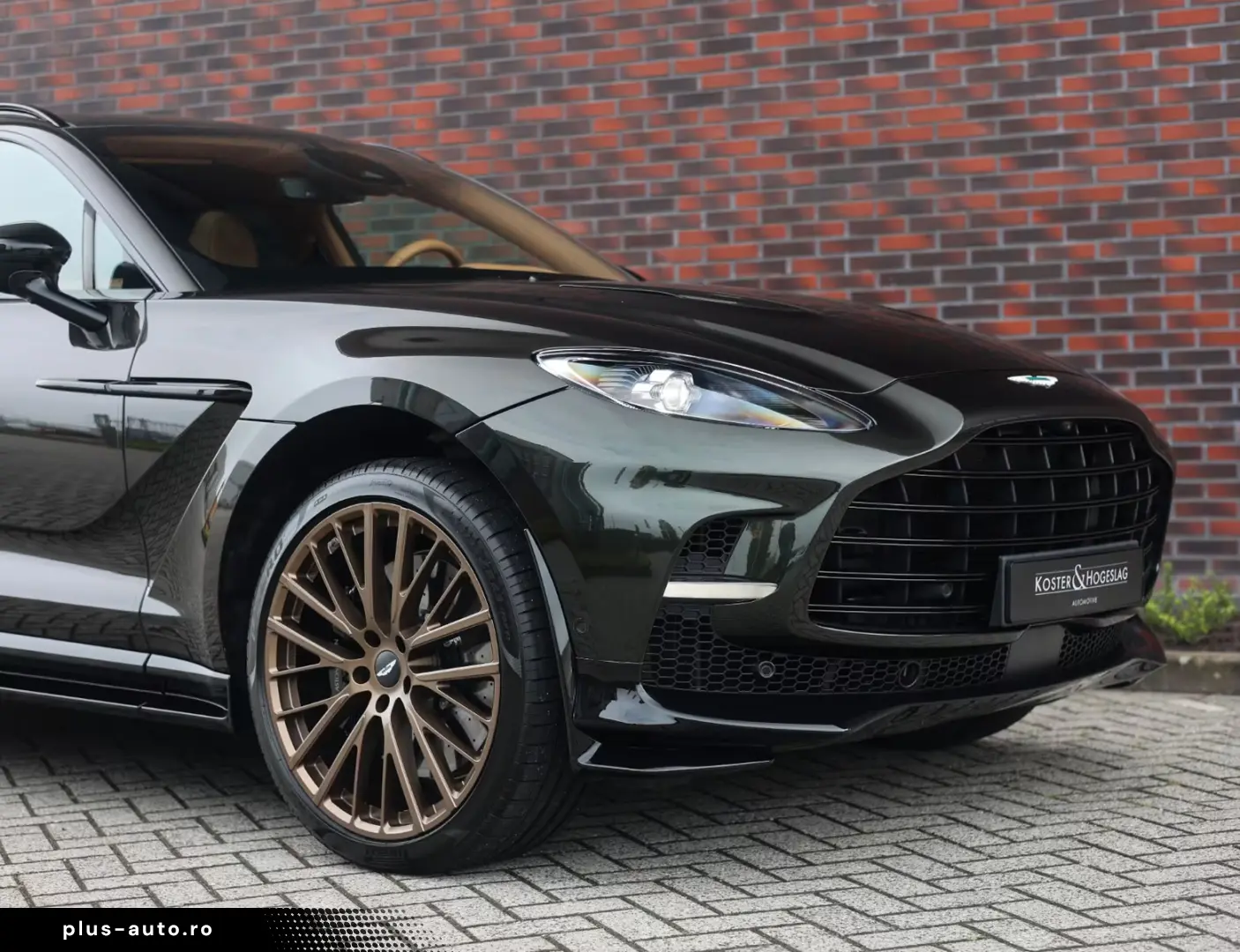 Aston Martin DBX 707   Minotaur Green